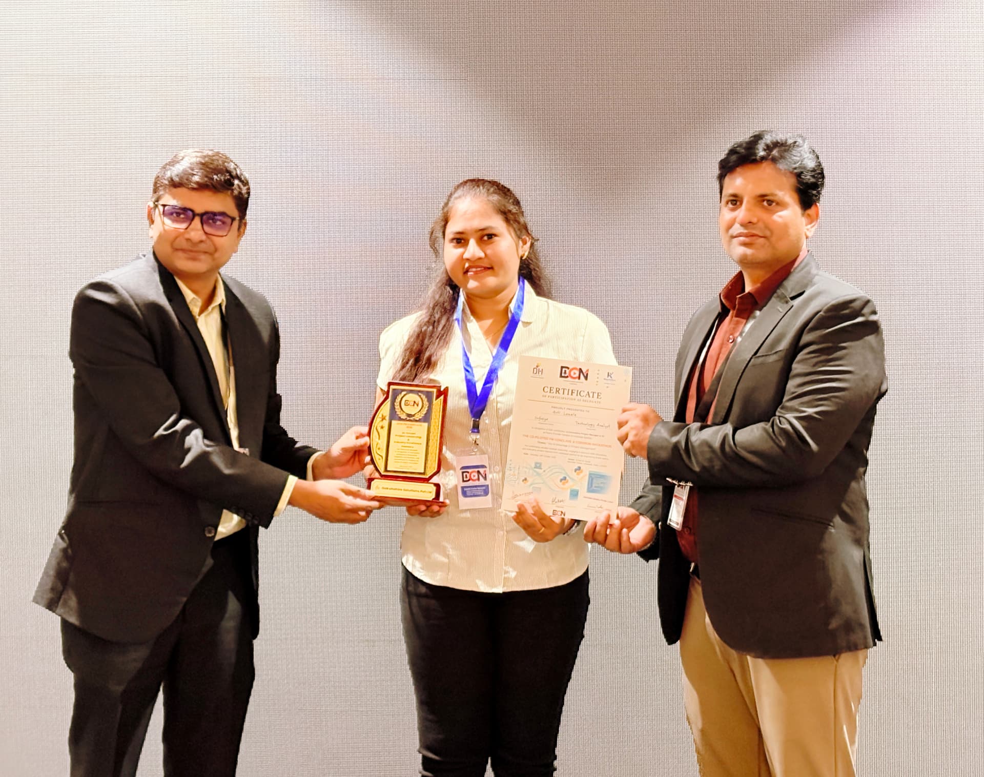 Winning participant felicitated with memento and certificate